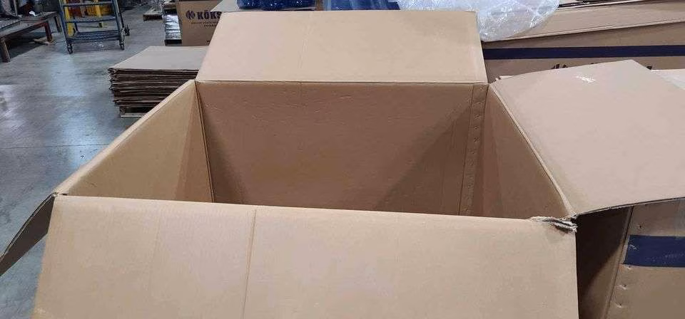93722 (Fresno CA) - Used HPT - 41 Gaylord Boxes – gallery image 2